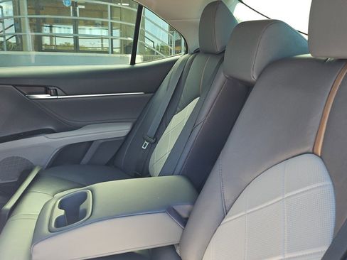 Used 2018 Toyota Camry XLE w/ Driver Assist Package FWD image 14