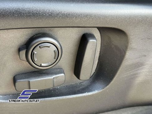 Used 2024 Land Rover Discovery S image 19