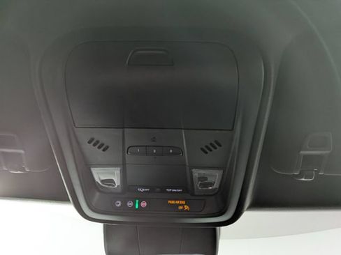 Used 2025 Cadillac XT4 Premium Luxury FWD image 22