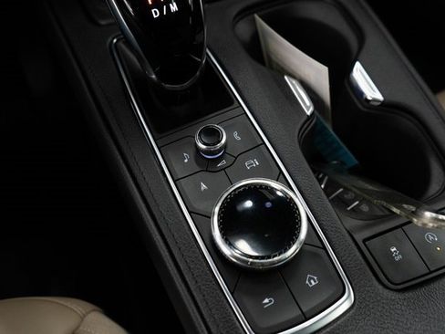 Used 2024 Cadillac XT4 Premium Luxury image 31