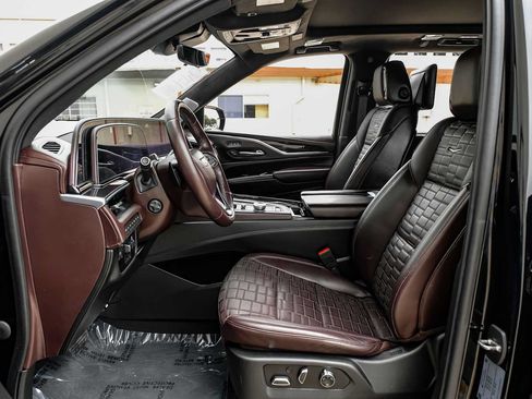 Used 2021 Cadillac Escalade Sport Platinum w/ Heavy-Duty Trailer Package AWD/4WD image 30