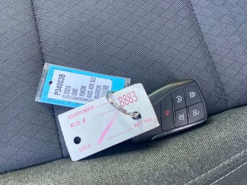 Used 2024 GMC Yukon SLE image 24