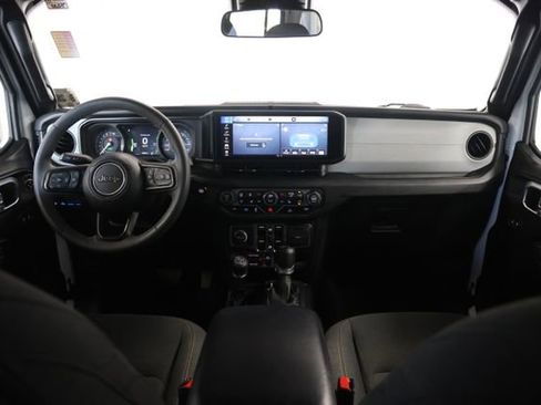 Used 2024 Jeep Wrangler Unlimited AWD/4WD image 35