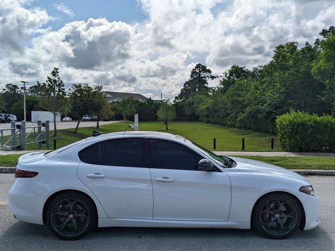 Used 2019 Alfa Romeo Giulia w/ Quick Order Package 22K Sport image 7