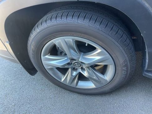 Used 2016 Toyota Highlander Limited w/ Driver Technology Package image 17