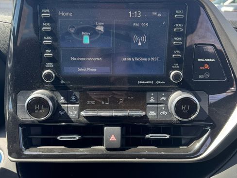 Used 2021 Toyota Highlander LE image 15