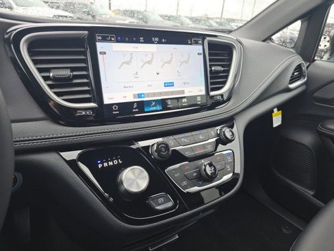 New 2026 Chrysler Pacifica Select w/ S Appearance Package image 34
