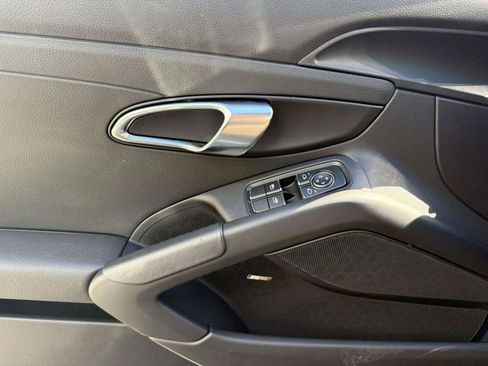 Used 2024 Porsche 718 Cayman w/ Sport Chrono Package image 36