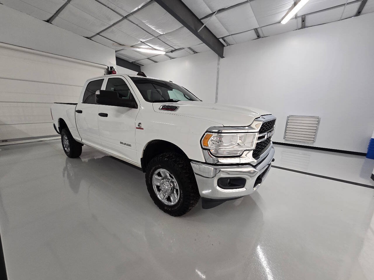 Used 2022 RAM 2500 Tradesman w/ Chrome Appearance Group AWD/4WD image 9