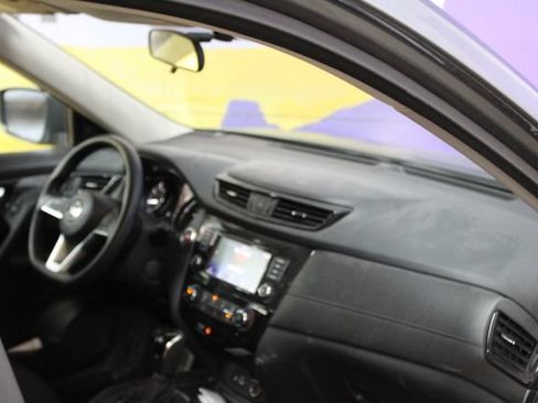 Used 2018 Nissan Rogue SV AWD/4WD image 12