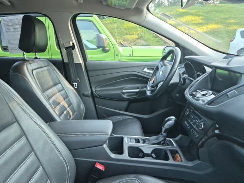 Used 2019 Ford Escape Titanium AWD/4WD image 5