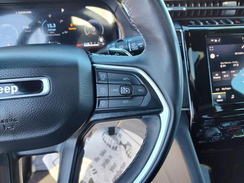 Used 2023 Jeep Grand Cherokee L Laredo image 16