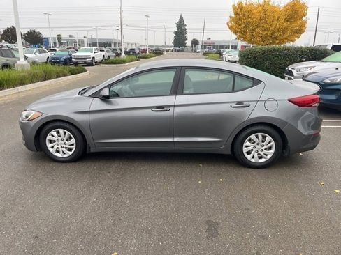 Used 2018 Hyundai Elantra SE image 8