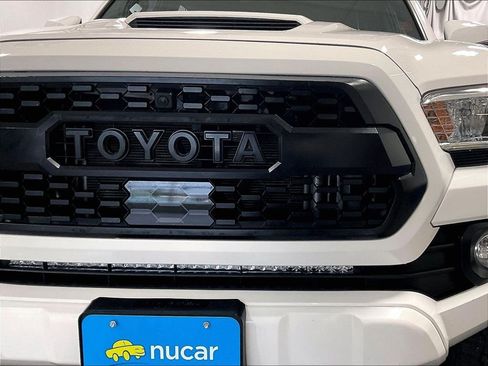 Used 2022 Toyota Tacoma TRD Sport w/ Technology Package AWD/4WD image 32