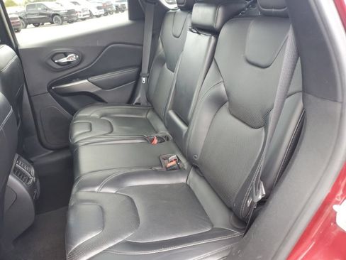 Used 2019 Jeep Cherokee Limited FWD image 32