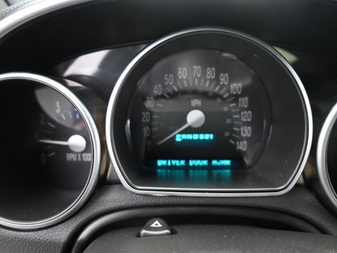 Used 2004 Chevrolet SSR w/ Preferred Equipment Group image 18