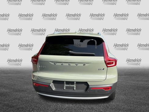 Certified 2023 Volvo XC40 B5 Plus AWD/4WD image 9