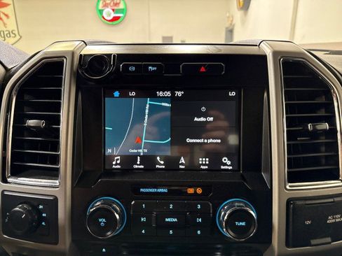 Used 2018 Ford F250 Lariat w/ Camper Package image 27