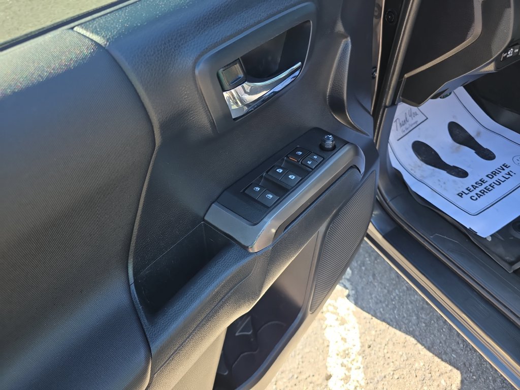 Used 2019 Toyota Tacoma TRD Off-Road w/ Technology Package AWD/4WD image 14
