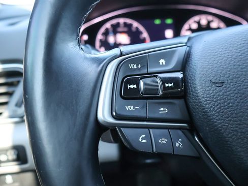 Used 2018 Honda Accord Touring image 41