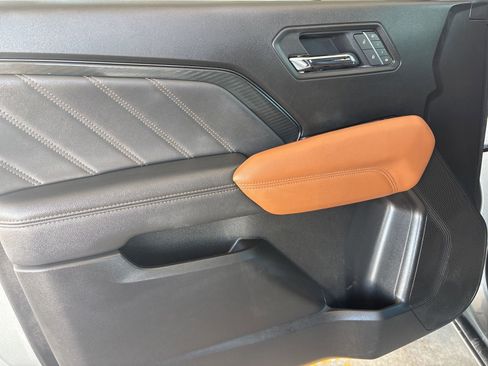 Certified 2025 GMC Canyon AT4 w/ AT4 Premium Package AWD/4WD image 10