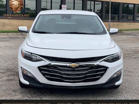 Used 2025 Chevrolet Malibu LT FWD image 2