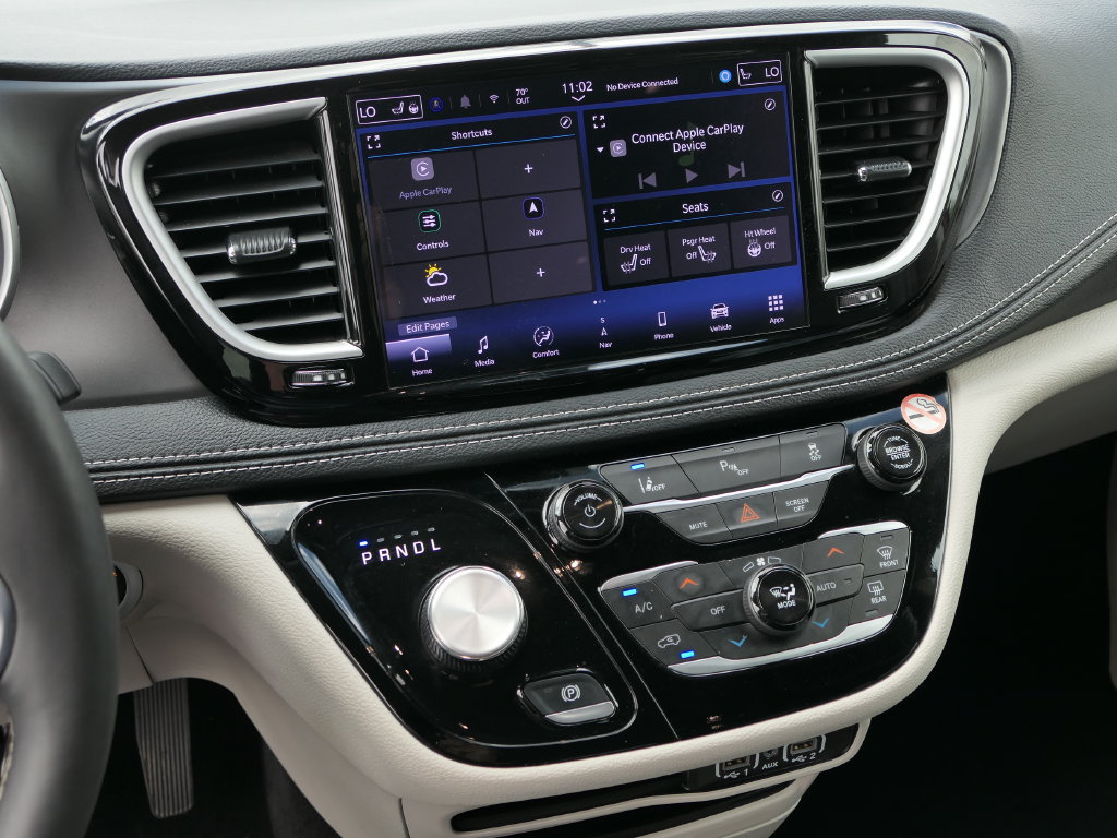 Used 2024 Chrysler Pacifica Limited FWD image 16