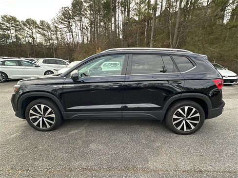 Used 2024 Volkswagen Taos SE image 4