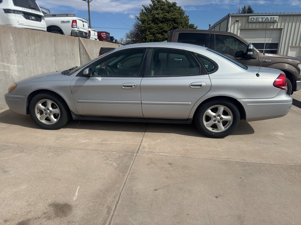 Used 2004 Ford Taurus SES FWD image 3