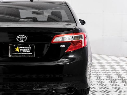 Used 2014 Toyota Camry SE w/ Leather Package image 48