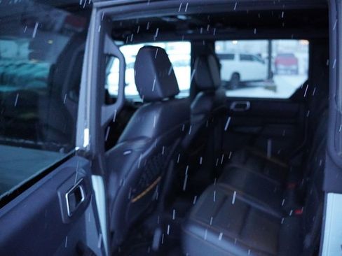 Used 2024 Ford Bronco Badlands image 17