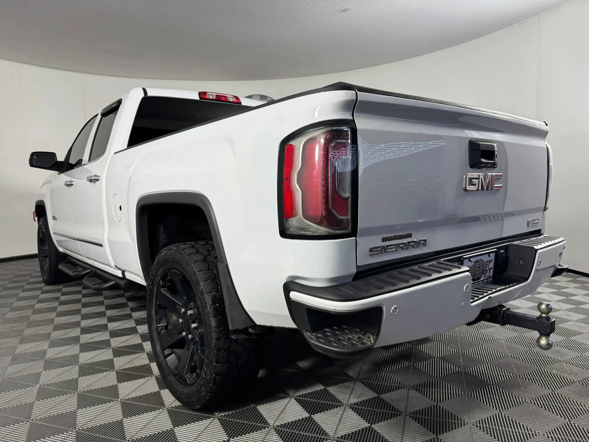 Used 2016 GMC Sierra 1500 SLT w/ All-Terrain Package AWD/4WD image 19