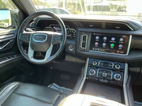 Used 2021 GMC Yukon Denali w/ Denali Premium Package image 30