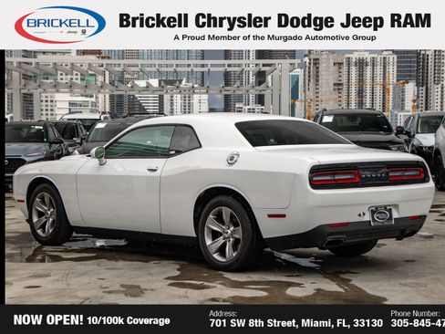 Used 2017 Dodge Challenger SXT image 7
