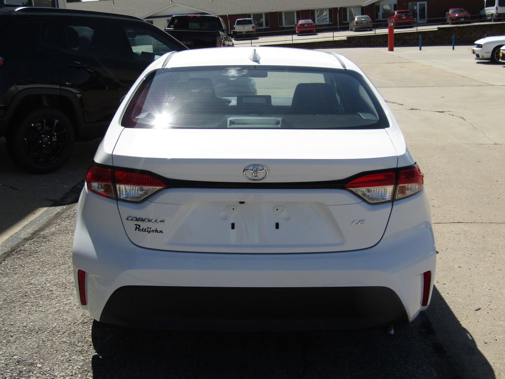 Used 2025 Toyota Corolla LE FWD image 4
