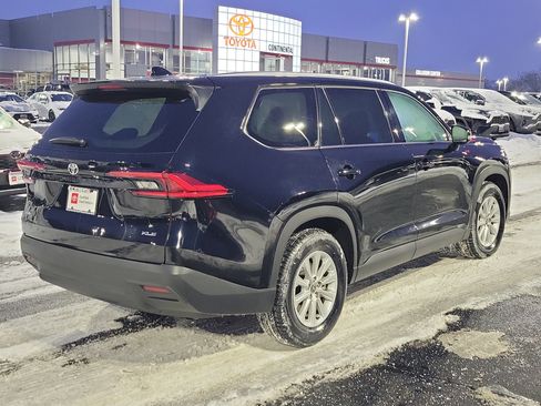 Certified 2024 Toyota Grand Highlander XLE image 5