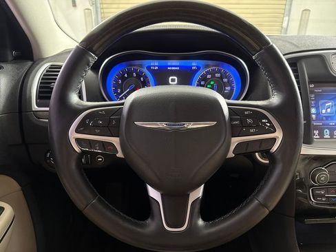 Used 2016 Chrysler 300 C RWD image 12