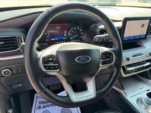 Used 2024 Ford Explorer XLT w/ Equipment Group 202A AWD/4WD image 19