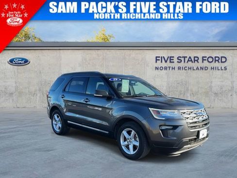 Used 2019 Ford Explorer XLT w/ Equipment Group 201A image 2
