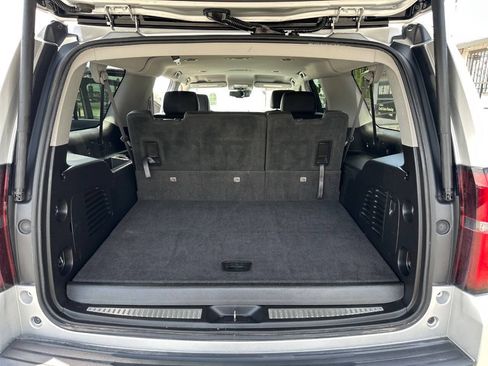 Used 2017 Chevrolet Suburban LT RWD image 25