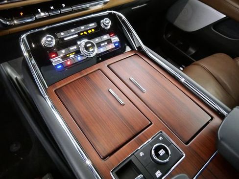 Used 2023 Lincoln Navigator L Reserve w/ Equipment Group 201A AWD/4WD image 19