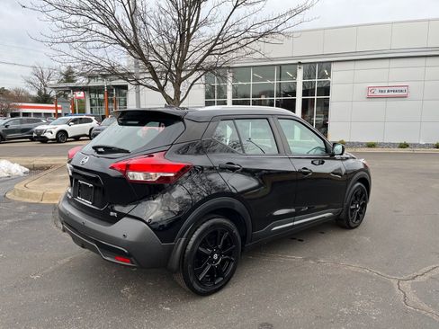 Used 2020 Nissan Kicks SR image 3