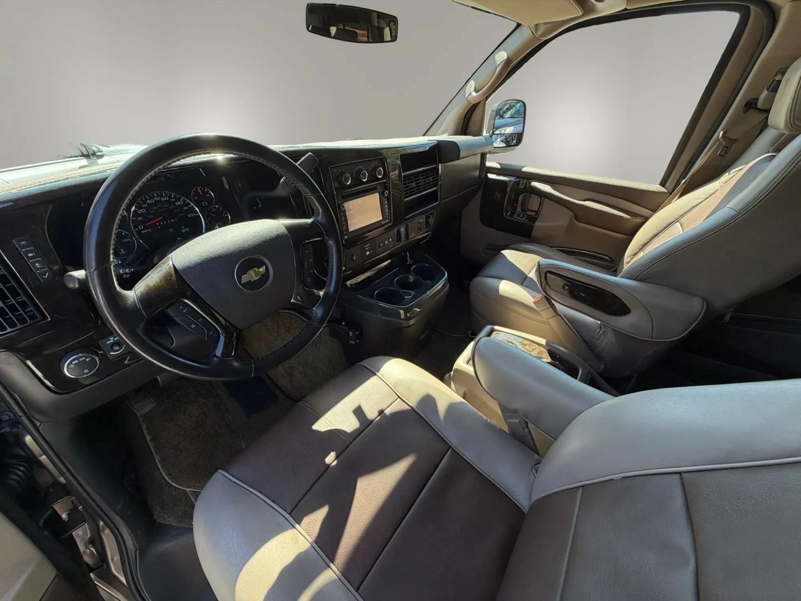 Used 2015 Chevrolet Express 2500 RWD image 14