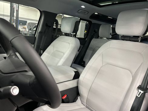New 2026 Land Rover Defender 110 X-Dynamic SE image 6