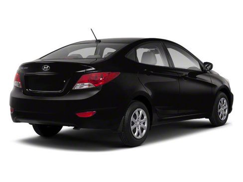 Used 2013 Hyundai Accent GLS FWD image 2