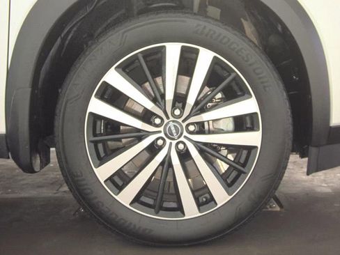 Used 2025 Nissan Pathfinder Platinum image 8