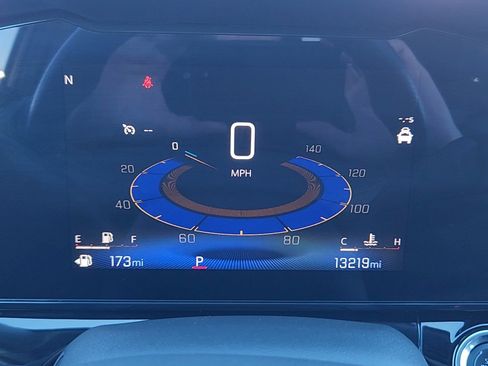 Used 2025 Chevrolet Trax RS image 11