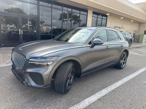 Used 2023 Genesis GV70 2.5T w/ Sport Prestige Package image 3