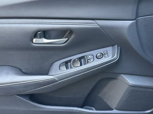 Used 2024 Nissan Sentra SV FWD image 9