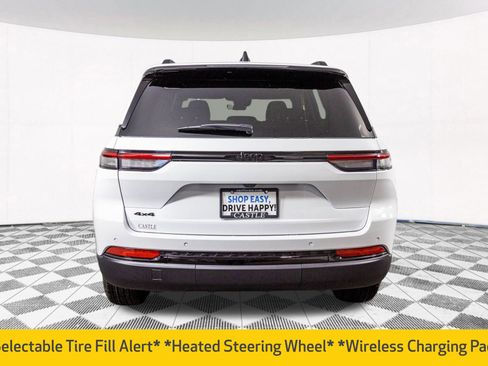 New 2025 Jeep Grand Cherokee Laredo image 11